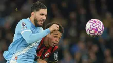 Rayan Cherki dari Manchester City (kiri) berebut bola dengan Tyler Adams dari Bournemouth dalam pertandingan&nbsp;Premier League Inggris antara Manchester City dan Bournemouth di Manchester, Inggris, Minggu, 2 November 2025. (Foto AP/Ian Hodgson)