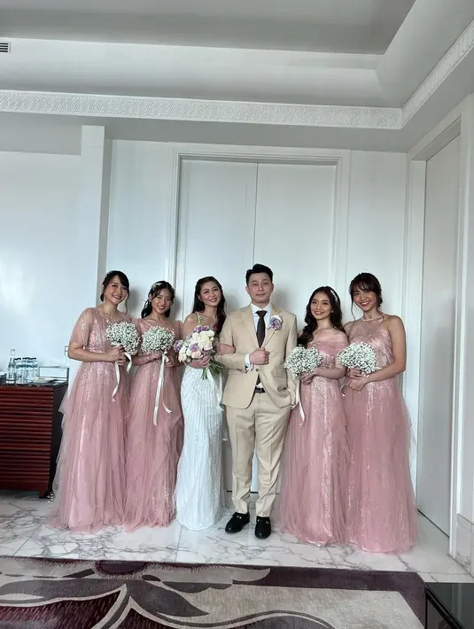 Eks member JKT48 Haruka, Kinal, Sendy dan Shanju menjadi bridesmaid pernikahan Jessica Veranda.