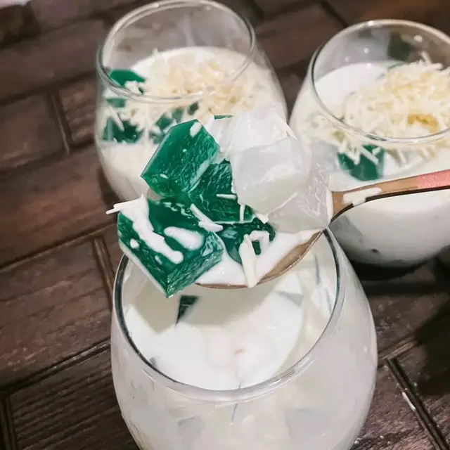 Resep es buko pandan untuk jadi menu buka puasa. (dok. Cookpad @ayyaljaidi)