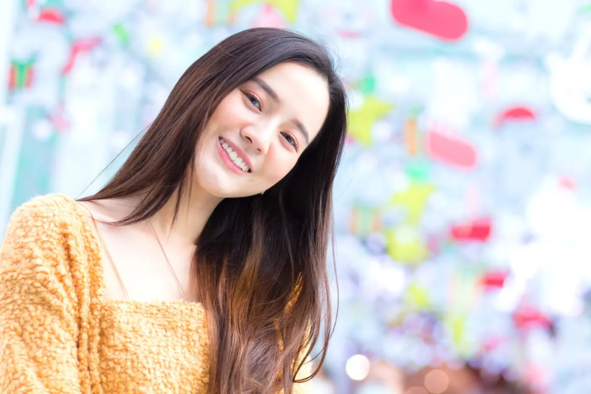 bahagia tersenyum manis single