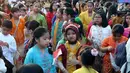 Ratusan anak-anak berkumpul saat gelaran Harmoni Indonesia 2018 di Kompleks Gelora Bung Karno, Jakarta, Minggu (5/8). Harmoni Indonesia adalah bernyanyi bersama secara serentak lagu-lagu kebangsaan di 34 kota. (Liputan6.com/Helmi Fithriansyah)