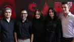 Pemain film horor Sabrina Sarah Wijayanto (tengah), Luna Maya (kedua kanan), Christian Sugiono (kanan), Jeremy Thomas (kedua kiri) dan Rizky Hanggono (kiri) berpose usai jumpa pers film Sabrina di Jakarta, Senin (2/4). (Liputan6.com/Faizal Fanani)