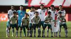 Starter Timnas Indonesia U-16 saat menghadapi Vietnam dalam laga final Piala AFF U-16 2022 di Stadion Maguwoharjo, Sleman, Jumat (12/8/2022). (Bola.com/Bagaskara Lazuardi)
