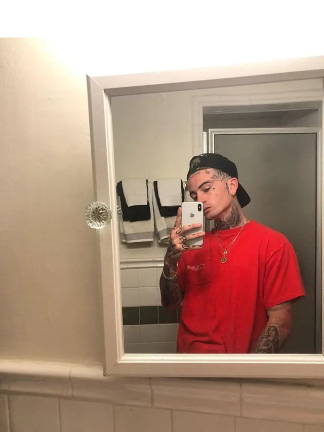 7 Potret Austin Wilson, Pacar Baru Demi Lovato yang Jadi Model