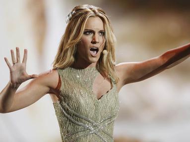 Penyanyi cantik asal Spanyol, Edurne Garcia Almagro, merupakan WAG's (Wife and Girlfriend) dari kiper Manchester United, David De Gea. (AFP/Dieter Nagl)  