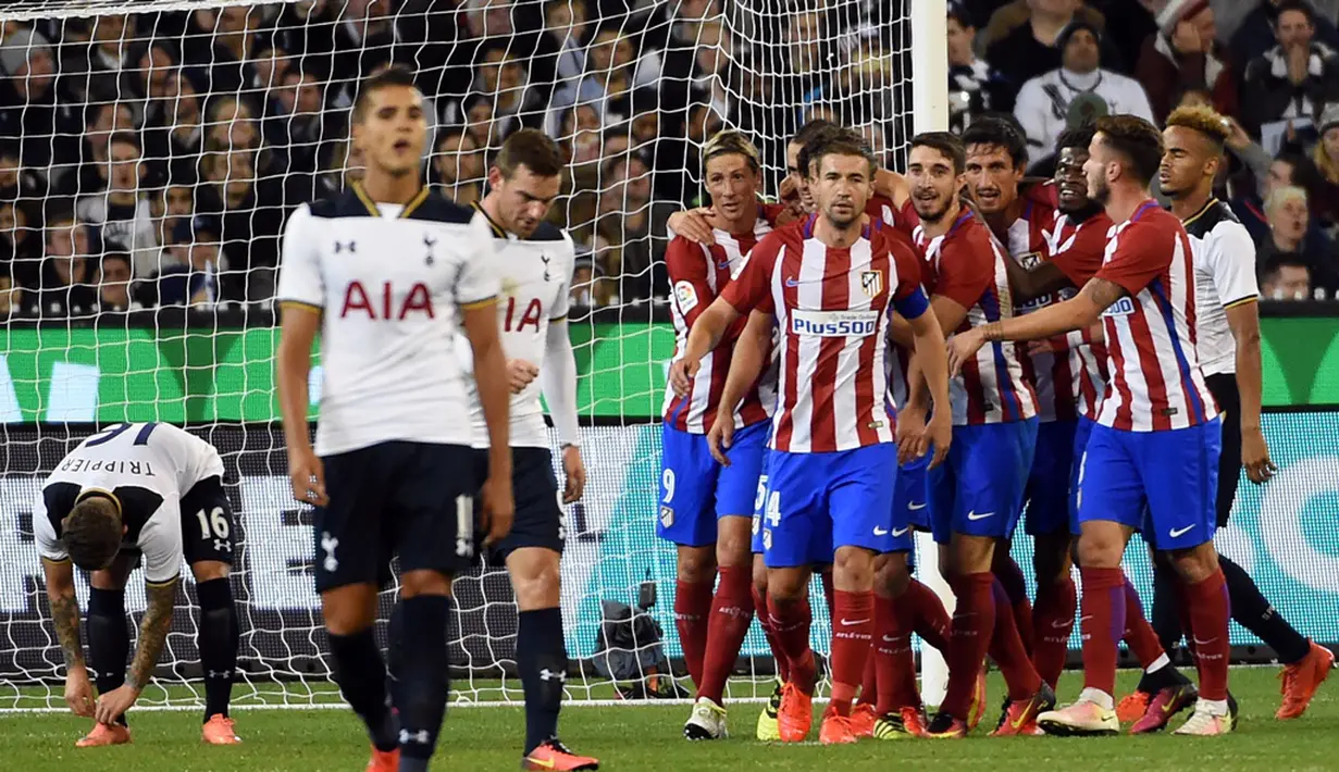 Atletico Madrid memetik hasil positif pada laga pertamanya di ajang International Champions Cup (ICC) 2016. Los Rojiblancos menang tipis 1-0 melawan Tottenham Hotspur. (AFP/Saeed Khan)