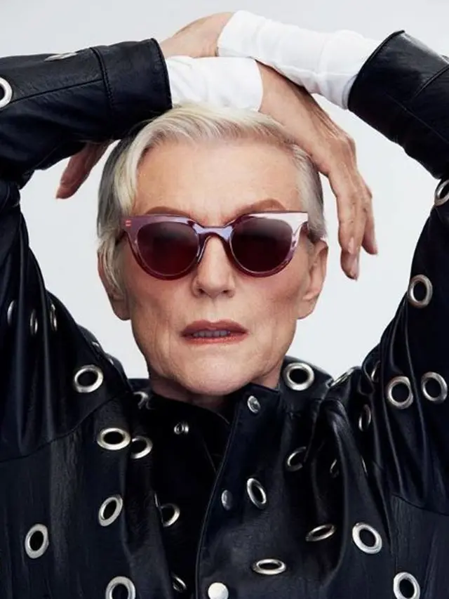 [Bintang] Seksi Sampai Tua, Wanita Berusia 69 Tahun Ini Bertahan Jadi Model