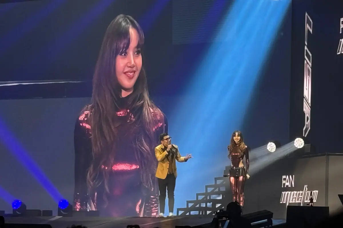 Tampilan Lisa Blackpink saat fan meet di Jakarta. [Anisha/Fimela]