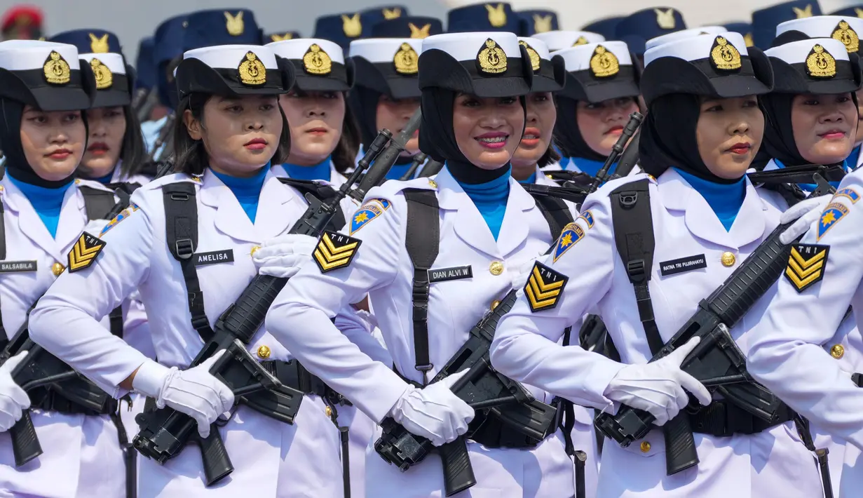 Panglima TNI Jenderal TNI Agus Subiyanto menekankan visi untuk mewujudkan TNI yang profesional, responsif, integratif, modern, dan adaptif (PRIMA) pada HUT Ke-79 TNI. (AP Photo/Tatan Syuflana)