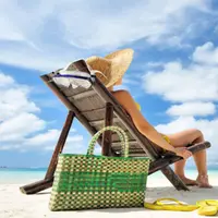 Bikini memang cocok dipakai untuk ke pantai, tapi 3 baju ini gak kalah cocoknya kok.