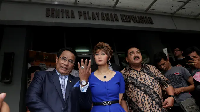 [Bintang] Inul Daratista dan Hotman Paris