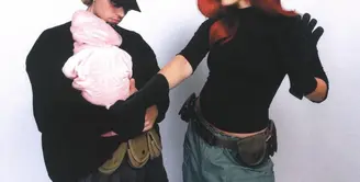 Justin dan Hailey Bieber merayakan Halloween pertama mereka sebagai orangtua tahun ini. [@justinbieber/@haileybieber].