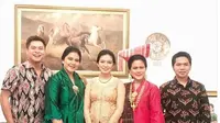 Ryan Ogilvy bersama Kahiyang, Selvi Ananda dan Iriana Jokowi. (dok.Instagram @ryanogilvy/https://www.instagram.com/p/B1Q8oWpgGXa/Henry