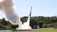 Peluncuran Roket RX450-5 di Pamengpeuk, Garut. (Dokumentasi LAPAN)