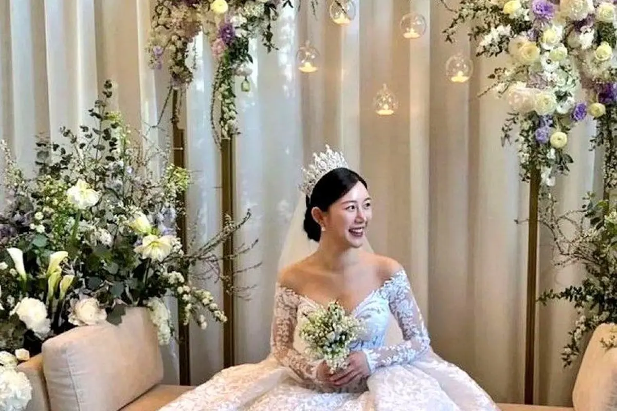 Foto Cantiknya Lee Da In Pakai 3 Gaun Pengantin Berbeda saat Menikah dengan Lee Seung Gi