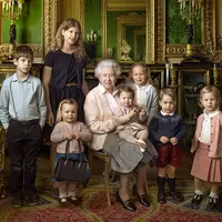 Potret Keluarga Besar Ratu Elizabeth (via People.com)