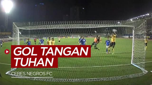 Berita video Ceres Negros unggul atas Svay Rieng dengan skor 4-0 berkat gol "Tangan Tuhan".