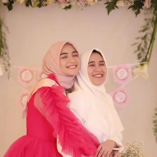 Sama-Sama Putuskan Hijrah, 6 Potret Persahabatan Artis Berhijab Ini Tuai Pujian
