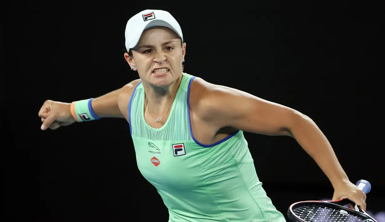 Petenis Australia, Ashleigh Barty merayakan kemenangannya melawan Alison Riske dari AS selama pertandingan tunggal putri hari ketujuh turnamen tenis Australia Terbuka 2020 di Melbourne (26/1/2020). (AFP Photo/David Grey)