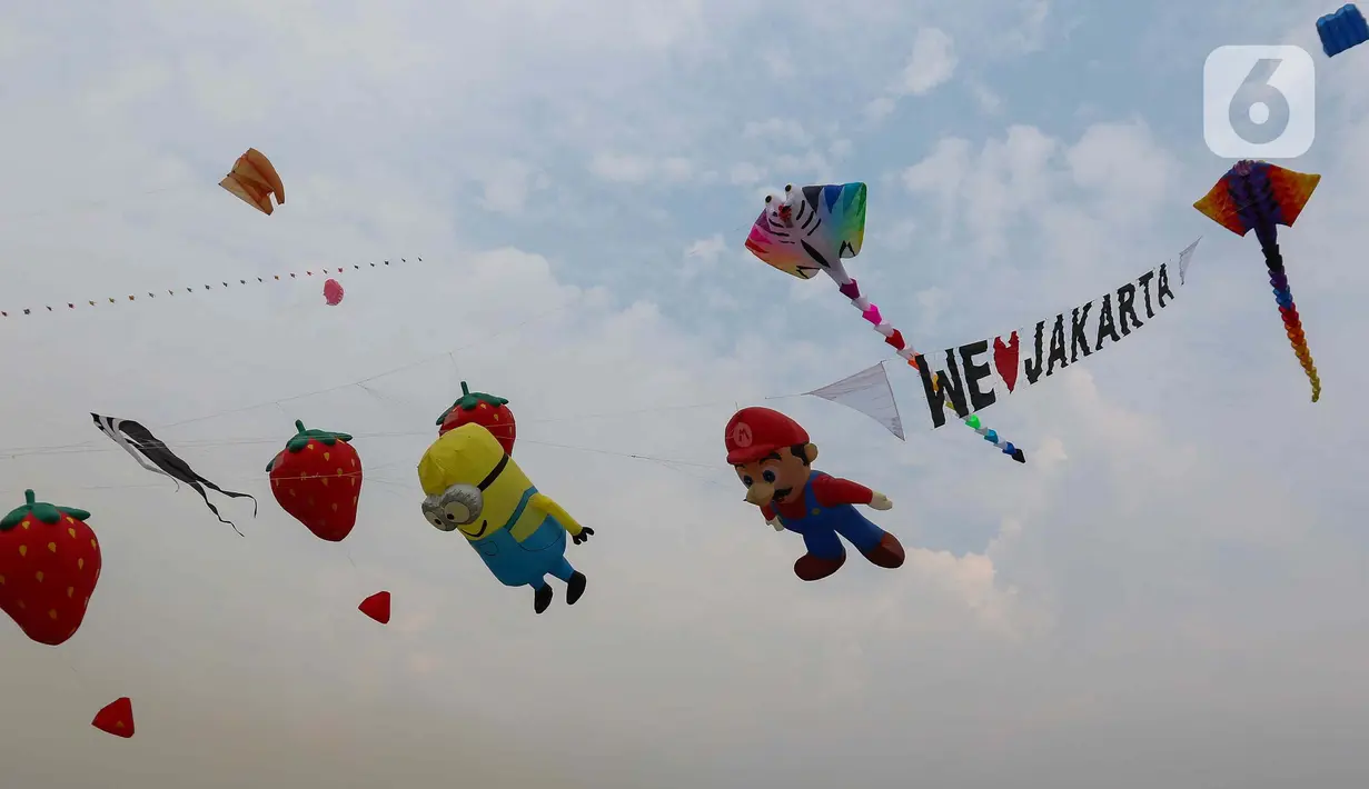 Taman Impian Jaya Ancol menggelar event event layang-layang internasional atau Jakarta International Kite Festival 2024. (Liputan6.com/Herman Zakharia)