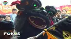 Selain barongsai, sejumlah joli atau tandu yang akan digunakan untuk mengangkut rupang patung dewa juga diarak ke Vihara Dhanagun.