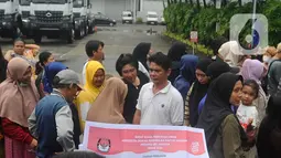 Hujan deras yang melanda wilayah DKI Jakarta dan sekitarnya di hari pencoblosan Pemilu 2024 mengakibatkan banjir di sejumlah tempat pemungutan suara (TPS). (merdeka.com/Arie Basuki)
