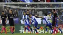 Gelandang Deportivo, Alex Bergantinos, merayakan gol yang dicetaknya ke gawang Barcelona. Gol Deportivo dicetak oleh Joselu dan Alex Bergantinos, sementara gol Barca dibukukan oleh Luis Suarez. (AP/Paulo Duarte)