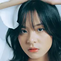 Zee JKT48 sapa penggemar dengan rambut pendek, gayanya makin modis. (Instagram @jkt48.zee)