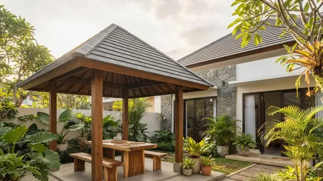 Pendopo Kayu Minimalis di Halaman Depan Rumah