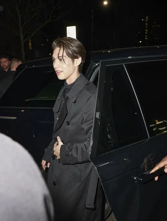 Sebagai brand ambassador, penampilan Bright Vachirawit yang stunning tentu jadi sorotan. @gmmtv.