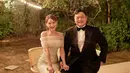 <p>Aktor Go Kyu Pil dan penyanyi Amin tampak duduk berdampingan di tengah malam yang dihiasi dengan lampu taman. Membuat foto ini terasa begitu hangat. (Foto: Instagram/ amin0224)</p>