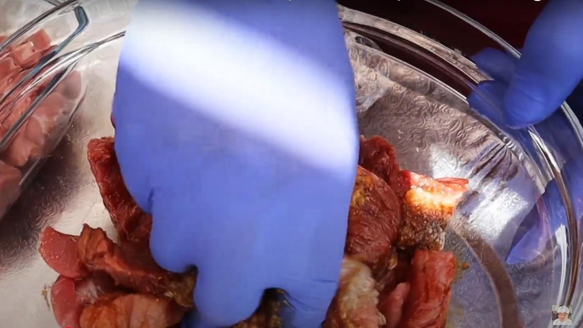Tidak Perlu Nanas atau Daun Pepaya, Ini Cara Marinasi Daging Sapi agar Empuk dengan 3 Bahan
