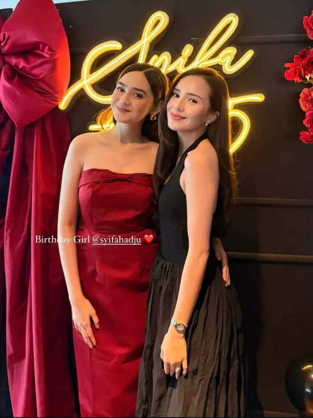 Selebritis saat Pesta Ulang Tahun Intimate Syifa Hadju ke-25.