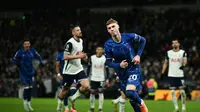 Pemain Chelsea, Cole Palmer saat mencetak gol ke gawang Tottenham Hotspur di Liga Inggris 2024/2025. (Ben STANSALL / AFP)