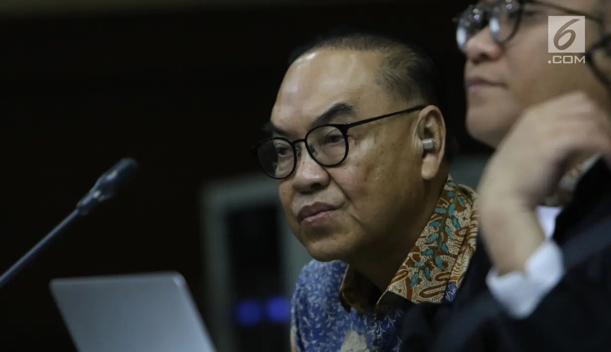 Terdakwa suap pembangunan PLTU Riau-1 Johannes Budisutrisno Kotjo saat menjalani sidang lanjutan di Pengadilan Tipikor, Jakarta, Kamis (18/10). Sidang mendengar keterangan saksi dari PT PJB dan PT Samantaka Batubara. (Liputan6.com/Helmi Fithriansyah)