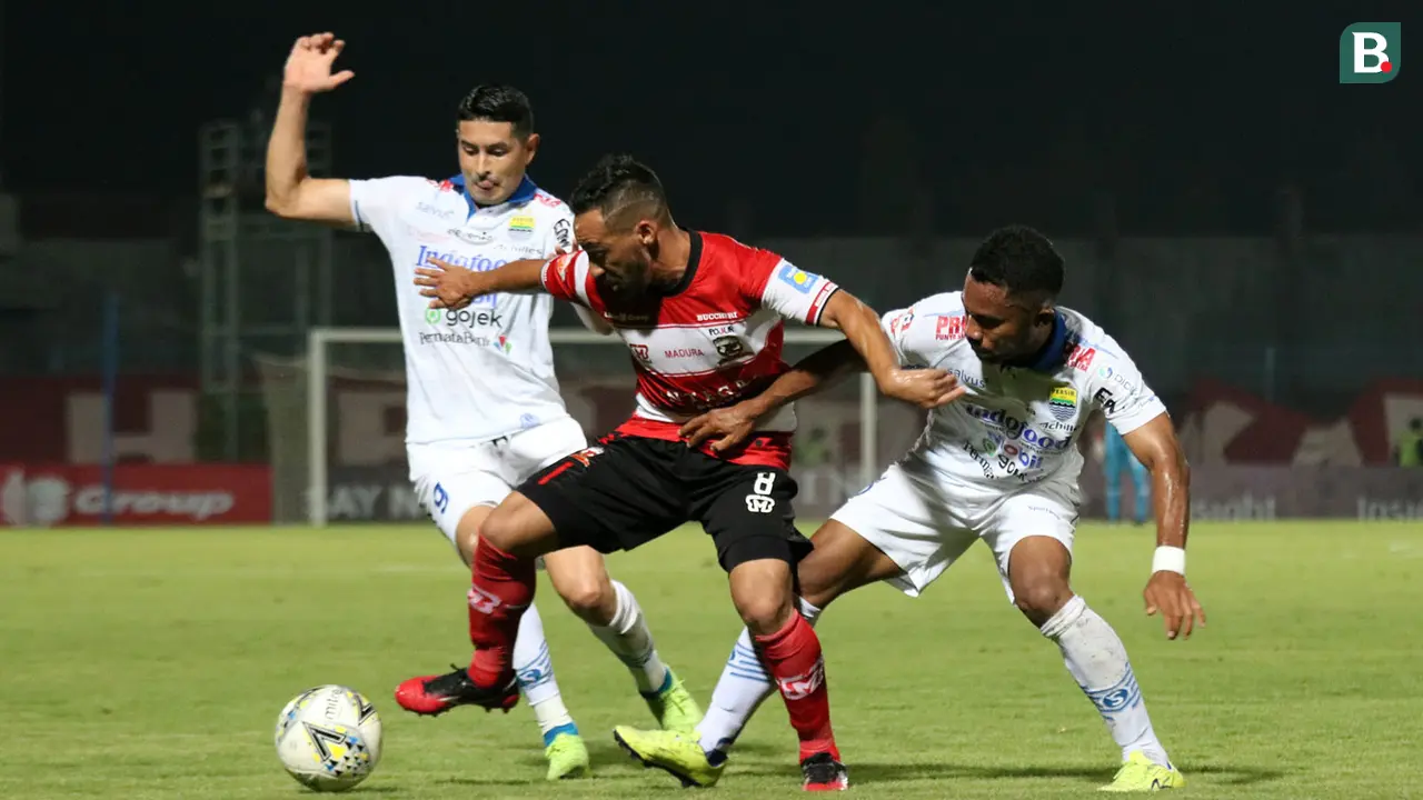 Madura United vs Persib Bandung