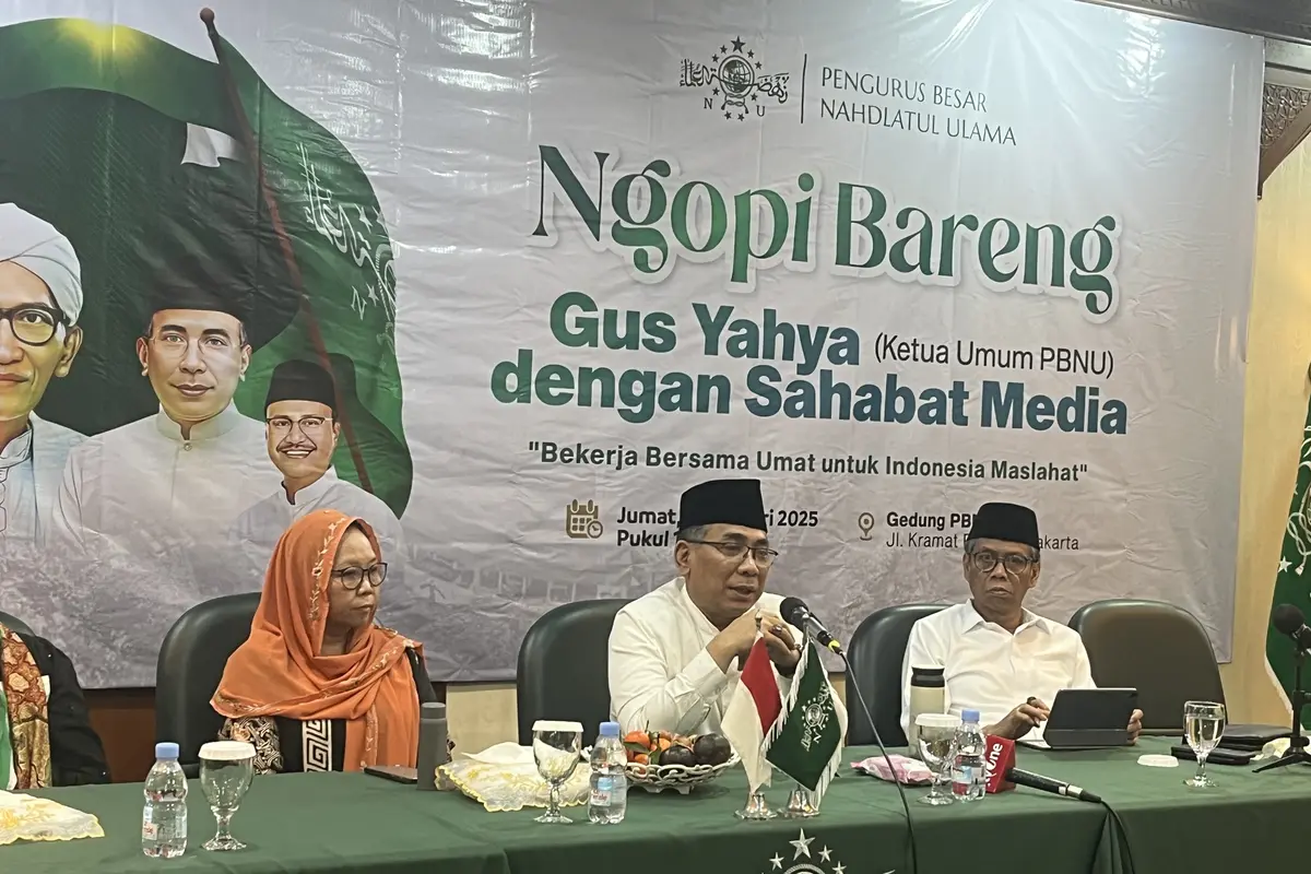 Ketua Umum Pengurus Besar Nahdlatul Ulama (PBNU) Yahya Cholil Staquf di Gedung PBNU di Jalan Kramat Raya, Jakarta Pusat, Jumat (3/1/2025). (Liputan6.com/Winda Nelfira)