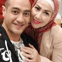 Venna Melinda dan Ferry Irawan kerap terlihat kompak dan mesra hingga disebut sebagai pasangan saling cinta. (FOTO: instagram.com/ferryirawanreal/)