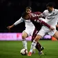 Aksi kapten AC Milan, Alesio Romagnoli pada laga lanjutan Serie A yang berlangsung di Stadion Turin, Torino, Senin (30/4). AC Milan kalah 0-2 kontra Torino. (AFP/Marco Bertorello)