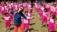 Serunya Shae Ajak Anak-anak Tunarungu Bergoyang Gojigo