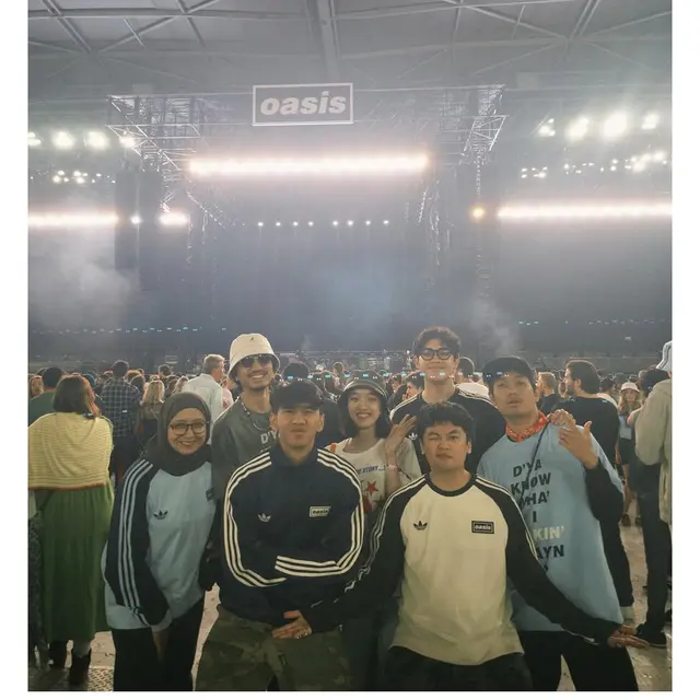 5 Potret Duta Sheila On 7 Nonton Konser OASIS di Australia, Kompak Bareng Keluarga