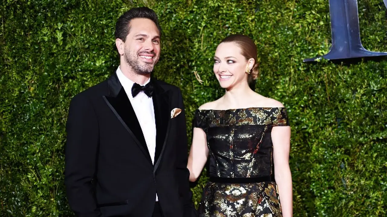 Amanda Seyfried dan kekasihnya Thomas Sadoski kawin lari. (Foto: AFP)