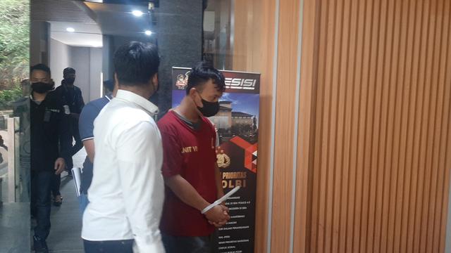 Guru agama AR (28) mencabuli tiga siswanya (Liputan6.com/Ady Anugrahadi)