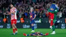 Meski kalah di Catalunya, keunggulan besar di laga pertama memastikan Los Colchoneros melangkah ke partai puncak dengan agregat 4-3. (AP Photo/Joan Monfort)