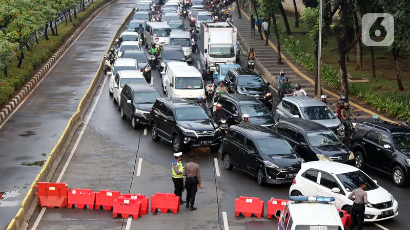 FOTO: Kemacetan Akibat Aksi Unjuk Rasa