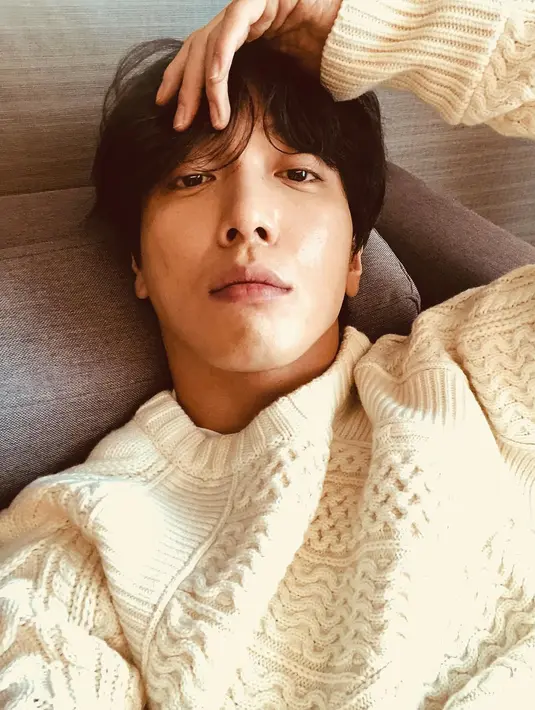 Yonghwa diketahui mendaftar masuk kuliah pada Oktober 2016 akan tetapi ia tidak datang saat tes wawancara. Dua bulan kemudian, ia kembali mendaftar tapi lagi-lagi tak datang. (Foto: instagram.com/jyheffect0622)