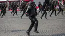 Eskrima Brimob bersiap melakukan aksi bela bela diri dalam HUT ke-73 Bhayangkara di Monas, Jakarta, Rabu (10/7/2019). HUT ke-73 Bhayangkara ini bertemakan ‘Dengan Semangat Promoter, Pengabdian Polri untuk Masyarakat, Bangsa dan Negara. (Liputan6.com/Faizal Fanani)