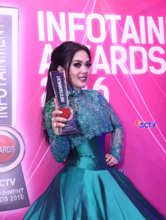 Dalam waktu dekat, pelantun lagu 'Sesuatu' Syahrini akan menggelar konser tunggal selama 2 jam. (Nurwahyunan/Bintang.com)