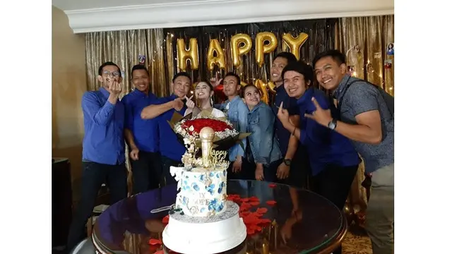 6 Potret Kejutan Ulang Tahun Dewi Perssik, Sederhana dan Berkesan