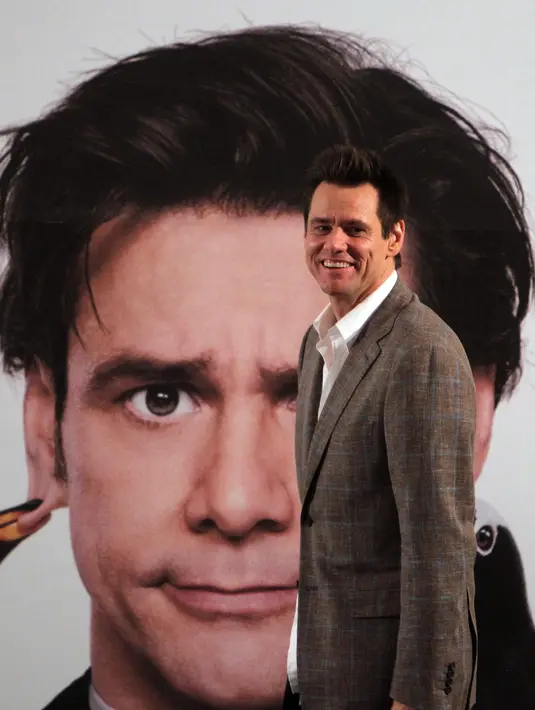 Pada masa SMA, Jim Carrey hidup di sebuah van dengan seluruh keluarganya, ia bekerja sebagai buruh di pabrik ban. Ia putus sekolah pada 16 tahun dan pindah LA untuk membesarkan namanya di Hollywood. (Bintang/EPA) Sumber: posh24.com